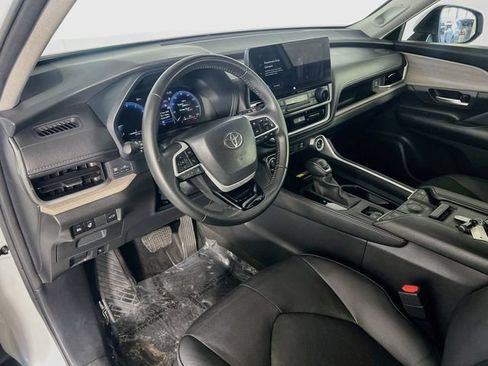 Used 2024 Toyota Grand Highlander AWD image 11