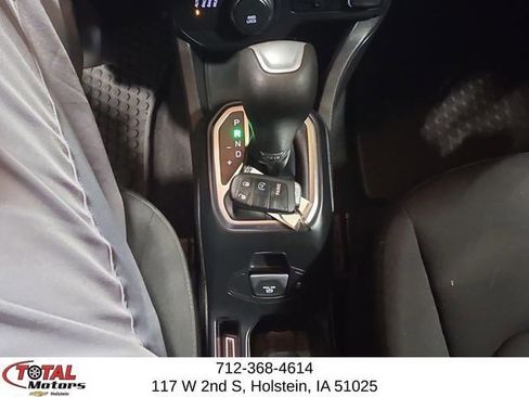 Used 2018 Jeep Renegade Latitude w/ Cold Weather Group AWD/4WD image 17