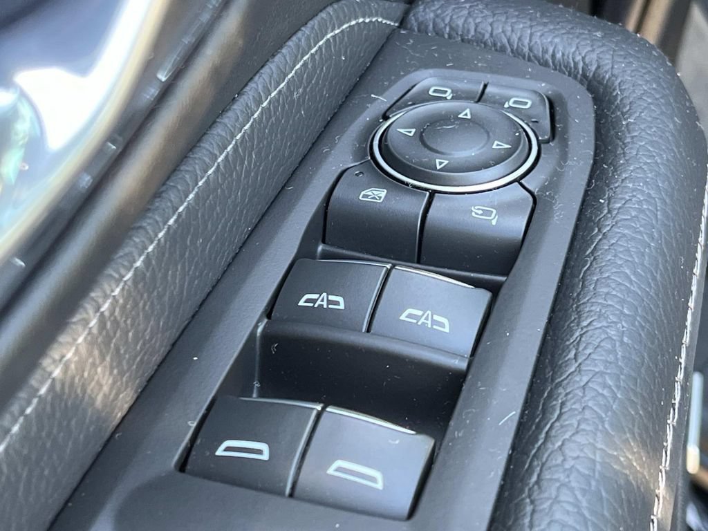 Used 2023 GMC Yukon XL Denali w/ Advanced Technology Package AWD/4WD image 33