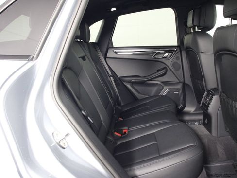 Certified 2026 Porsche Macan AWD/4WD image 32