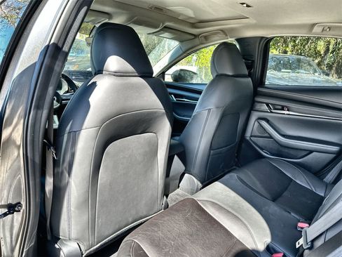 Used 2019 MAZDA MAZDA3 w/Premium Pkg image 11