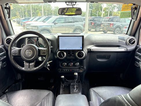 Used 2016 Jeep Wrangler Unlimited Sahara w/ Connectivity Group AWD/4WD image 8