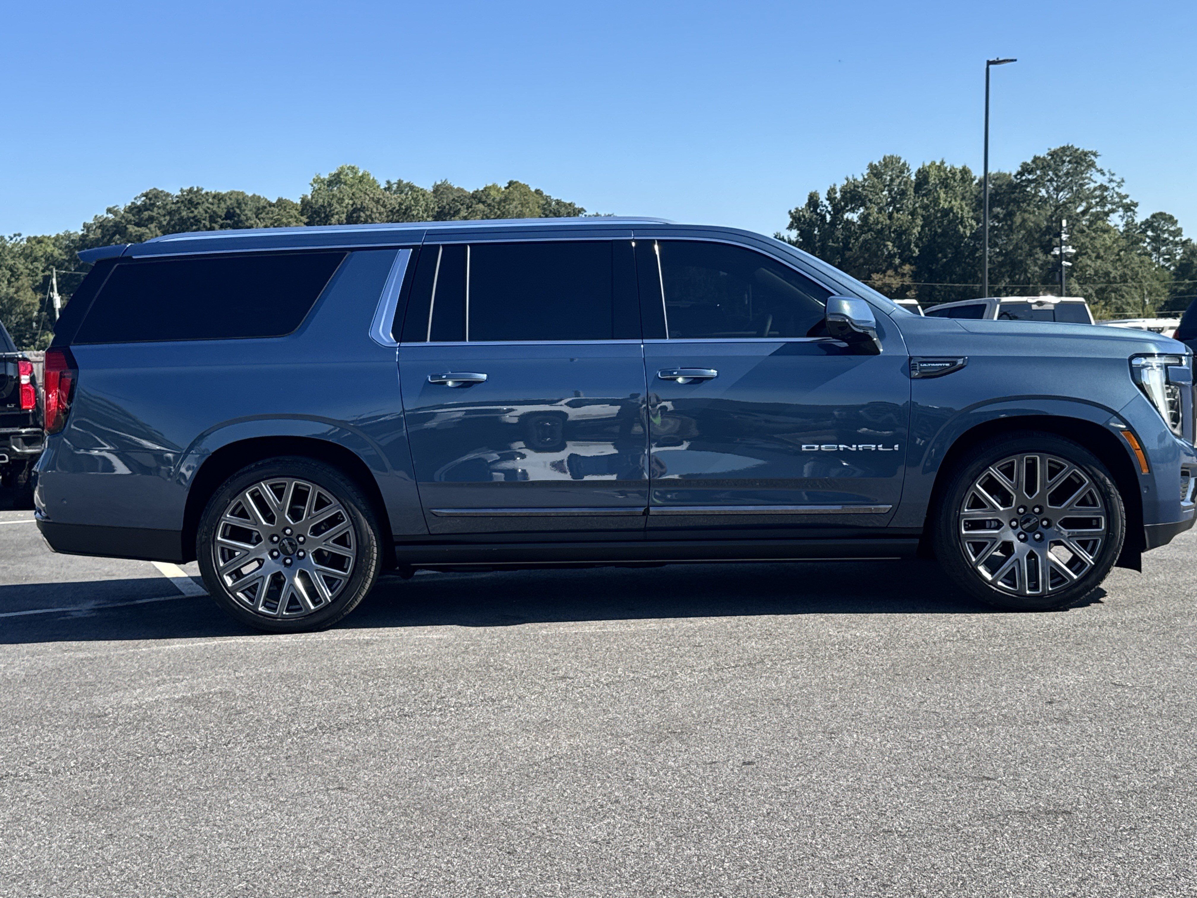 Certified 2026 GMC Yukon XL Denali Ultimate w/ LPO, Floor Liner Package AWD/4WD image 4