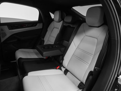 Certified 2025 Porsche Cayenne Coupe AWD/4WD image 42