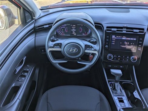 Used 2022 Hyundai Tucson SE image 16