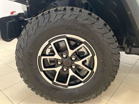 Used 2024 Jeep Wrangler Unlimited Rubicon w/ Technology Group image 34