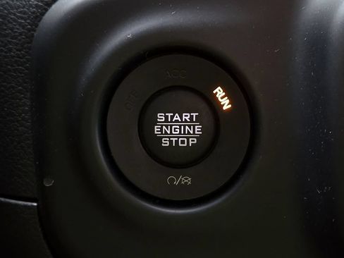 Used 2019 Jeep Wrangler Unlimited Sahara AWD/4WD image 17