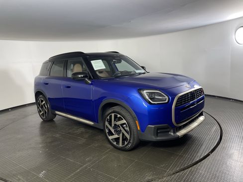 Used 2025 MINI Cooper Countryman S w/ Comfort Package Max image 3