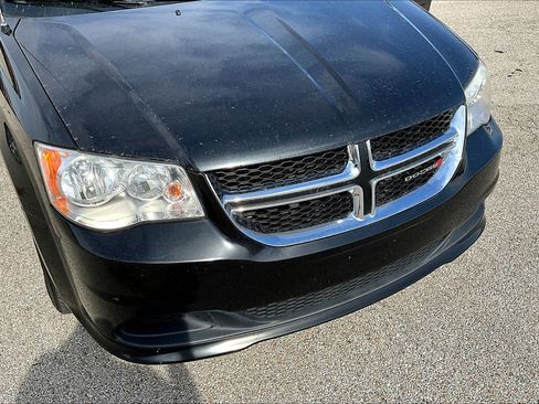 Used 2017 Dodge Grand Caravan SE w/ Power Window Group image 3