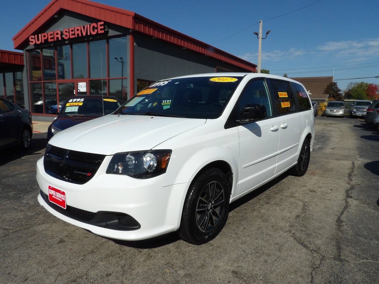 Used 2017 Dodge Grand Caravan SE FWD image 1