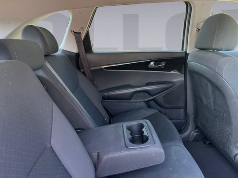 Used 2019 Kia Sorento AWD w/ LX Convenience Package image 18