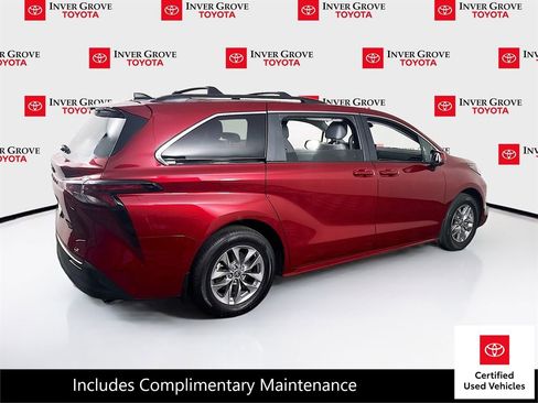 Certified 2025 Toyota Sienna LE AWD/4WD image 5