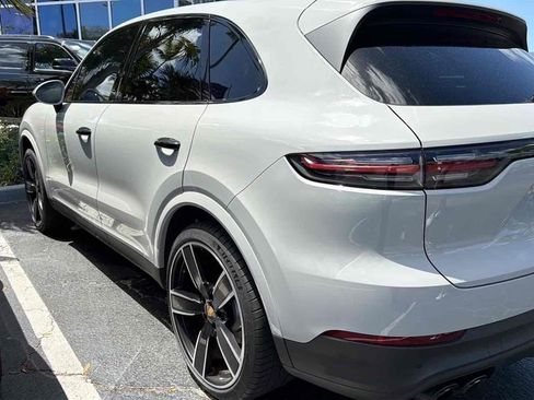 Used 2022 Porsche Cayenne image 2