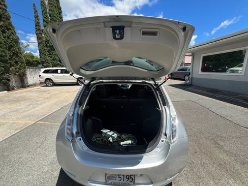 Used 2013 Nissan Leaf SL w/ Premium Pkg image 28