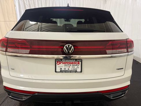 Certified 2024 Volkswagen Atlas Cross Sport SE image 16