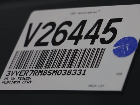 New 2025 Volkswagen Tiguan SE image 24