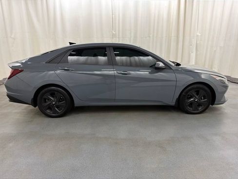 Used 2022 Hyundai Elantra SEL w/ Convenience Package FWD image 7