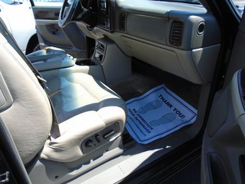 Used 2001 Chevrolet Suburban 2500 LT w/ LT Preferred Equipment Group AWD/4WD image 12