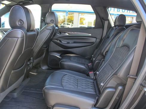 Used 2024 Buick Enclave Avenir image 13