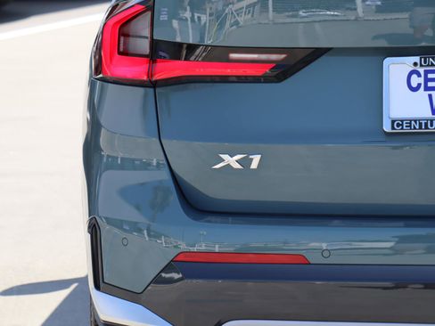 Used 2024 BMW X1 xDrive28i w/ Premium Package image 5