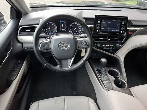 Used 2022 Toyota Camry SE FWD image 11