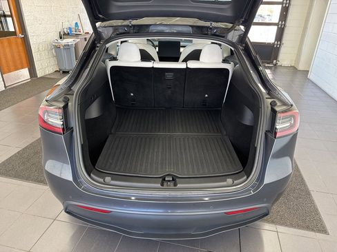 Used 2021 Tesla Model Y Long Range image 9