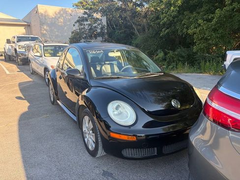 Used 2010 Volkswagen Beetle Coupe FWD image 1