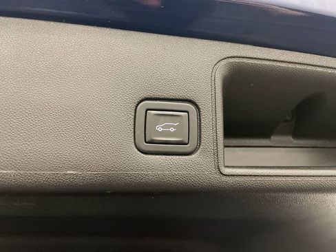 Used 2023 GMC Terrain SLE w/ Driver Convenience Package FWD image 28
