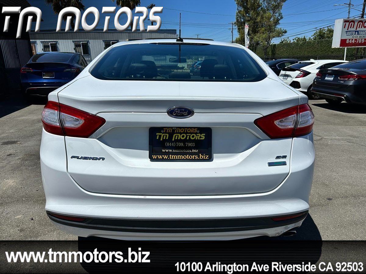 Used 2016 Ford Fusion SE w/ Equipment Group 202A FWD image 5
