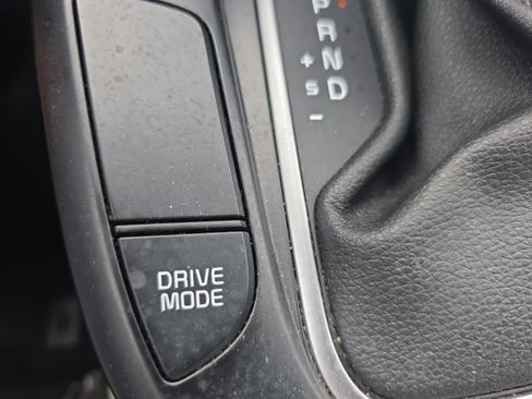 Certified 2025 Kia Soul LX w/ LX Technology Package FWD image 17