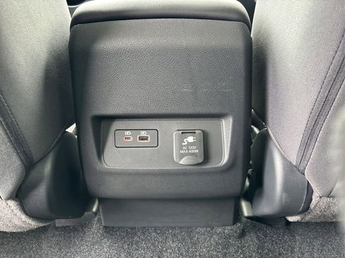 Used 2025 Nissan Frontier SV w/ SV Convenience Package image 28