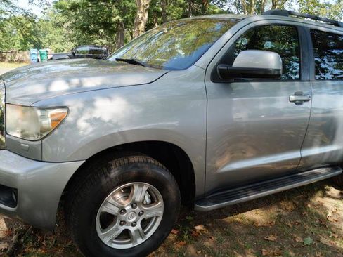 Used 2008 Toyota Sequoia SR5 image 4