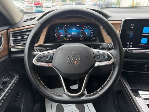 Used 2025 Volkswagen Atlas SE FWD image 33