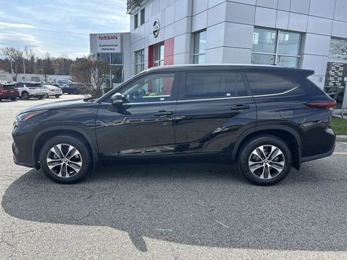 Used 2024 Toyota Highlander XLE image 5