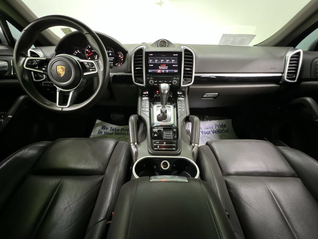 Used 2017 Porsche Cayenne Platinum Edition w/ Premium Package (PJV) AWD/4WD image 17