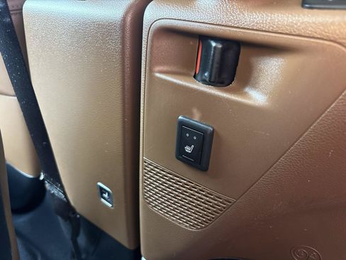 Used 2017 Chrysler Pacifica Limited FWD image 23
