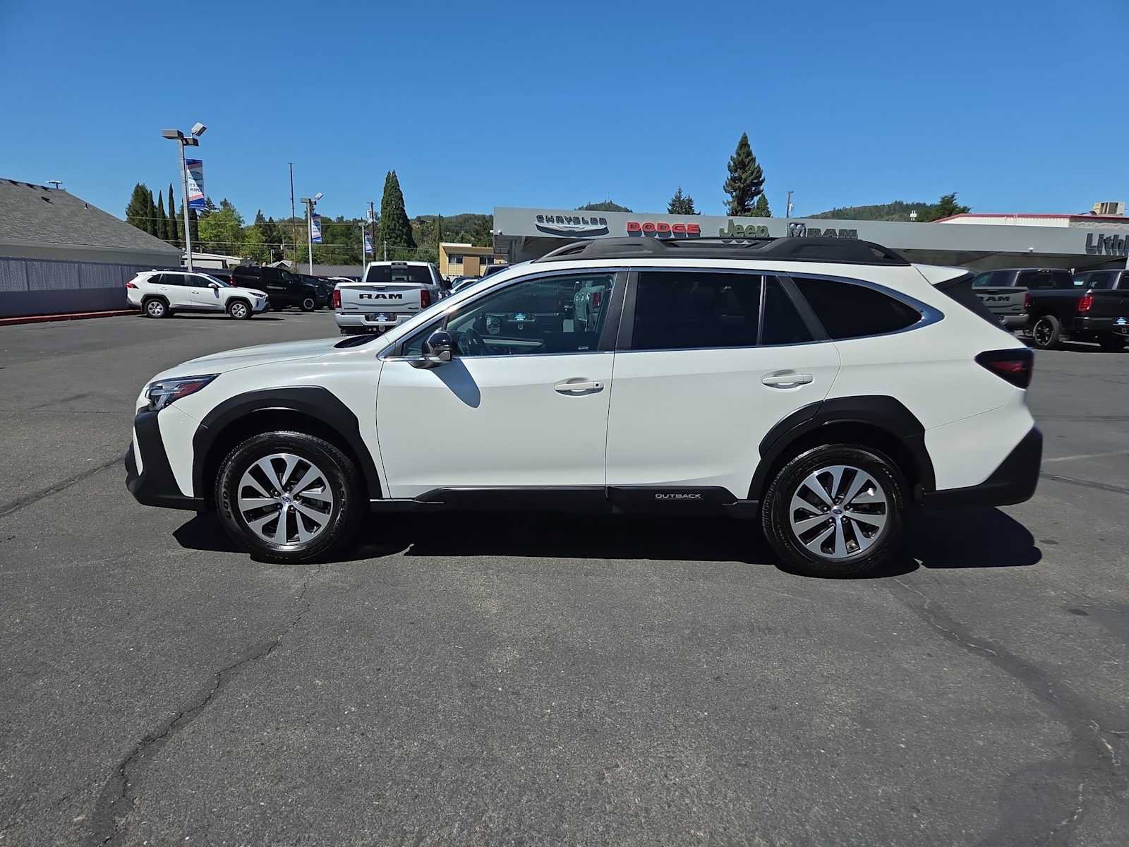 Used 2023 Subaru Outback Premium AWD/4WD image 11