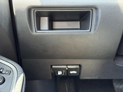Certified 2025 Nissan Versa SR w/ Trunk Package FWD image 19