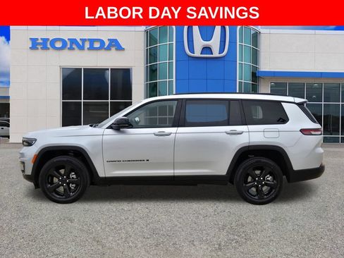 Used 2025 Jeep Grand Cherokee L Laredo RWD image 6