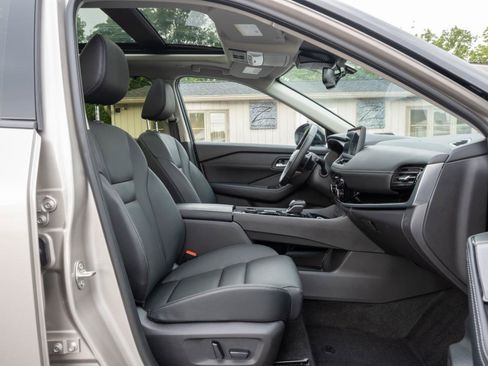 Used 2025 Nissan Rogue SL w/ SL Premium Package AWD/4WD image 34