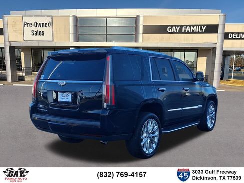 Used 2020 Cadillac Escalade Luxury AWD/4WD image 2