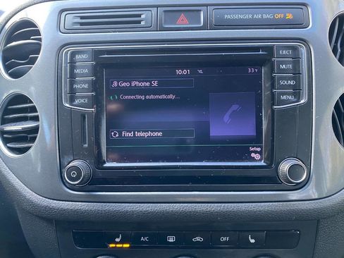 Used 2017 Volkswagen Tiguan S image 30