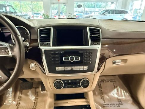 Used 2014 Mercedes-Benz GL 450 4MATIC image 24