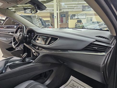 Used 2018 Buick Enclave Premium w/ Experience Buick Package FWD image 22