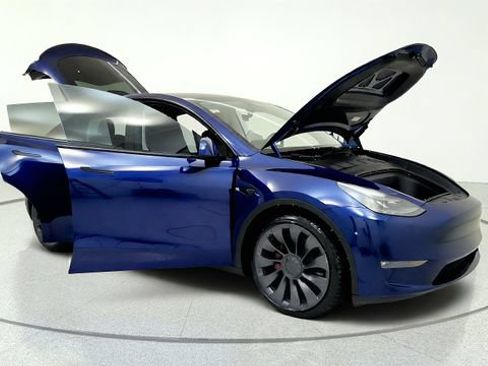 Used 2023 Tesla Model Y Performance AWD/4WD image 11