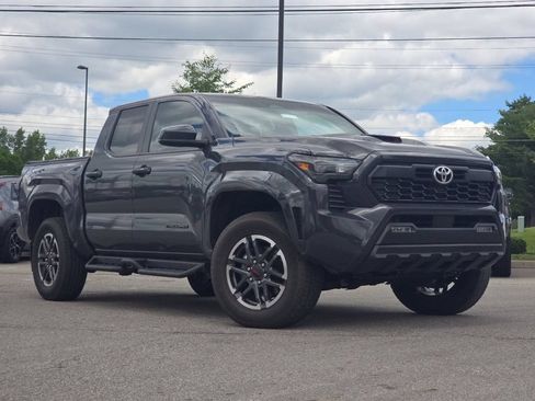 Used 2024 Toyota Tacoma 4x4 Double Cab image 2