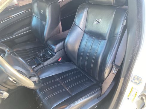 Used 2019 Chrysler 300 S image 11