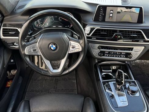 Used 2017 BMW 750i image 10