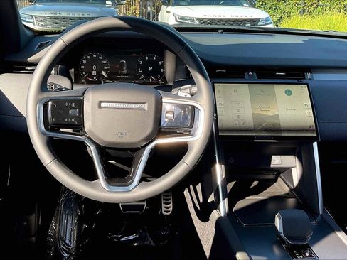 Used 2025 Land Rover Discovery Sport Dynamic SE image 8