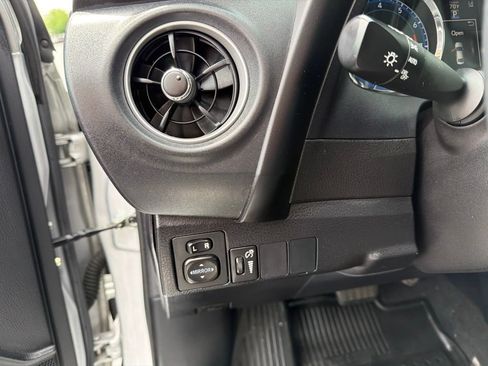 Certified 2017 Toyota Corolla SE w/ Carpet Mat Package (TMS) FWD image 22